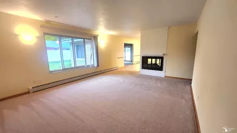 7528 Apache, Temperance, MI 48182 photo 8
