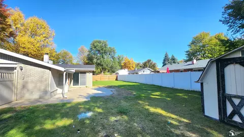 7528 Apache, Temperance, MI 48182 photo 31