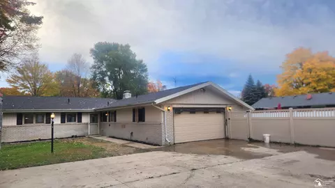 7528 Apache, Temperance, MI 48182 photo 2