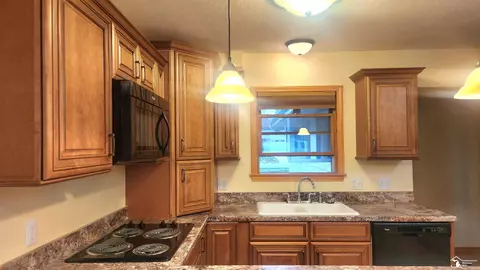 7528 Apache, Temperance, MI 48182 photo 12