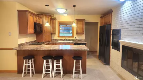 7528 Apache, Temperance, MI 48182 photo 16