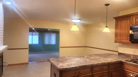 7528 Apache, Temperance, MI 48182 photo 14