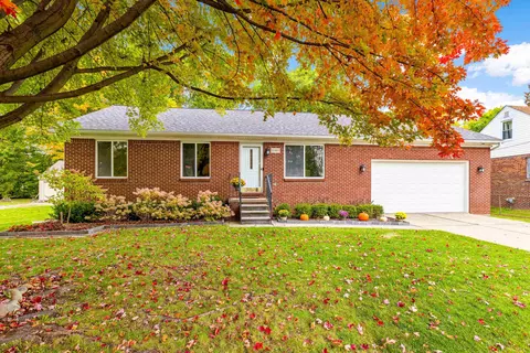 21693 Sunnyview, Clinton Township, MI 48035