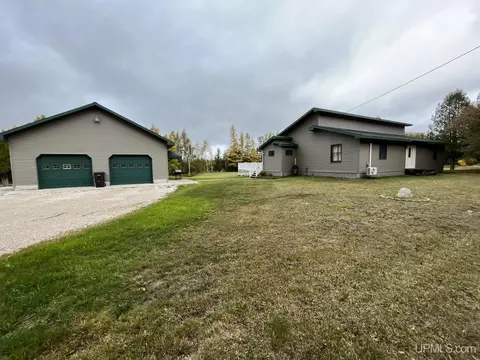 5560 River Rd # W, Manistique, MI 49854