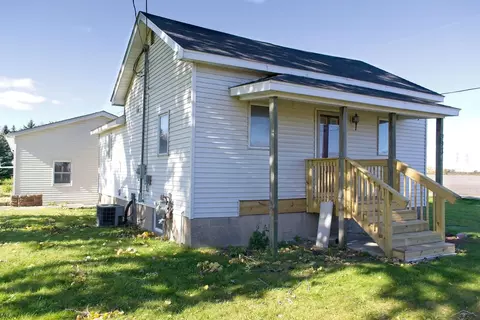 1993 N Jones, Essexville, MI 48732