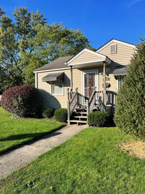 28239 Pinehurst, Roseville, MI 48066