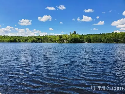 6058 Lake Shr, Bessemer, MI 49911