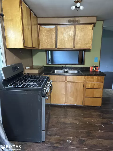2421 S Dye, Flint, MI 48532 photo 2