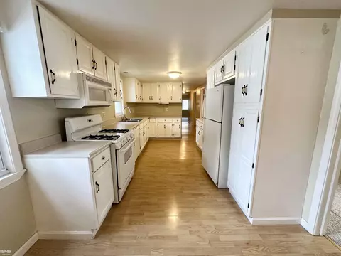 145 Hansen, Algonac, MI 48001 photo 4
