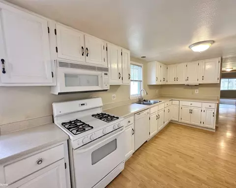 145 Hansen, Algonac, MI 48001 photo 2