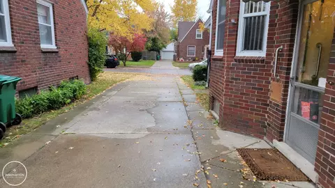 15541 Deerfield, Eastpointe, MI 48021 photo 3
