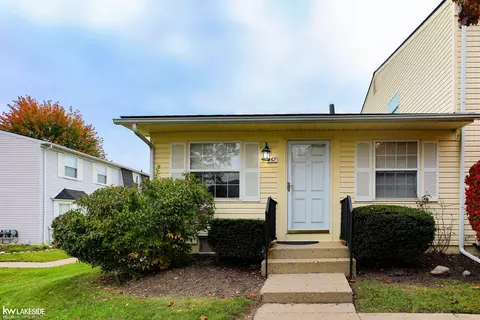 267 Lake Vlg, Walled Lake, MI 48390
