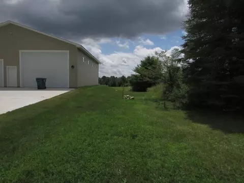 454 Highlander, Gladwin, MI 48624 photo 9