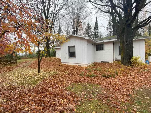 8231 32nd, Rapid River, MI 49878