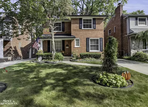 1956 Severn, Grosse Pointe Woods, MI 48236