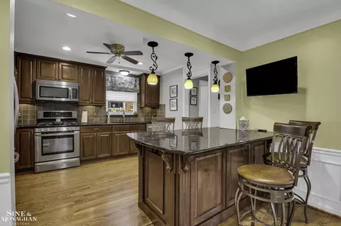 1956 Severn, Grosse Pointe Woods, MI 48236 photo 12