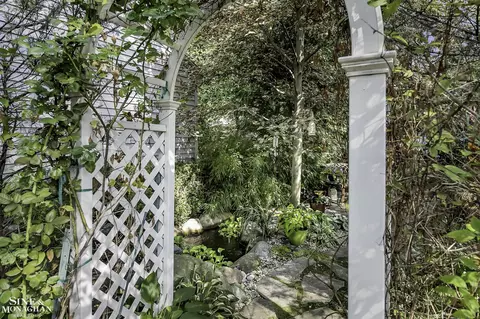 1956 Severn, Grosse Pointe Woods, MI 48236 photo 32