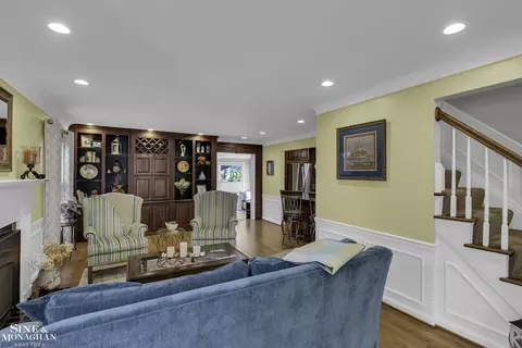 1956 Severn, Grosse Pointe Woods, MI 48236 photo 4
