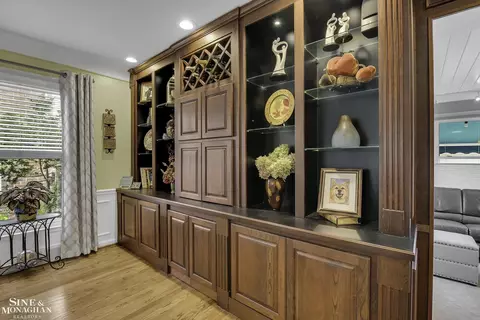 1956 Severn, Grosse Pointe Woods, MI 48236 photo 8