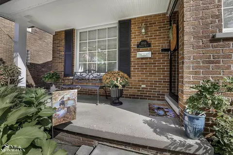 1956 Severn, Grosse Pointe Woods, MI 48236 photo 2
