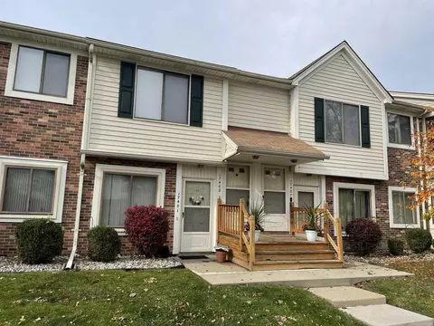 17403 Utica Oaks, Roseville, MI 48066