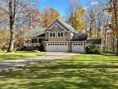 2250 Woodland, Ishpeming, MI 49849