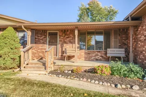 612 Cherrywood, Flushing, MI 48433 photo 2