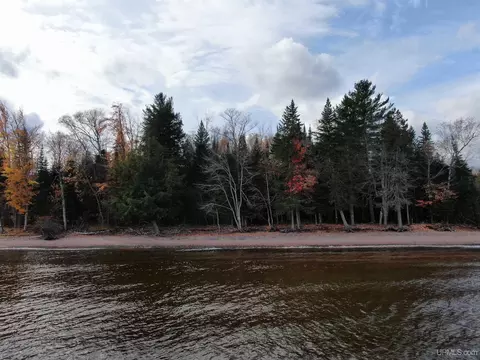 300 Eagles Nest, Marquette, MI 49855