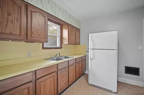 358 Budlong, Adrian, MI 49221 photo 17