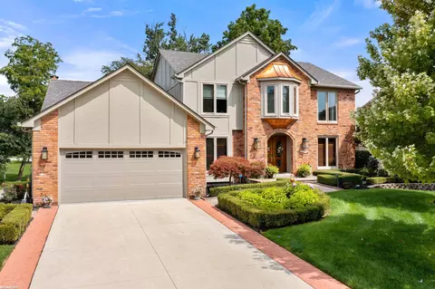 3292 Charlwood, Rochester Hills, MI 48306