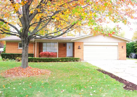 24051 Deanhurst, Clinton Township, MI 48035