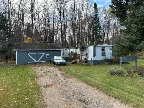 8974 E Townline Lk, Harrison, MI 48625