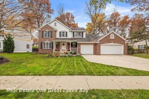 5007 Goldenwood, Midland, MI 48640