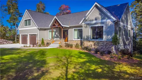 120 Pineview, Marquette, MI 49855