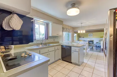 37726 Devoe, Clinton Township, MI 48036 photo 3