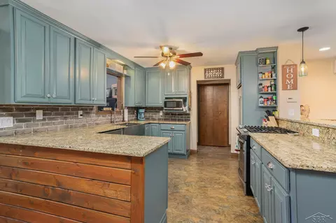 655 W Parish, Kawkawlin, MI 48631 photo 3