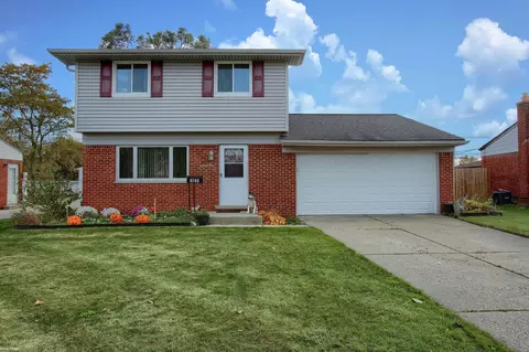 8766 Royce Dr, Sterling Heights, MI 48313