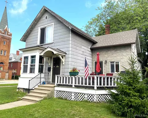 1120 2nd Ave S, Escanaba, MI 49829