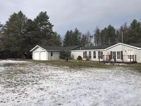 w8774 Merriman West Road, Iron Mountain, MI 49801