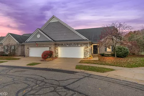 647 Telya Rdg #25, Milford, MI 48381