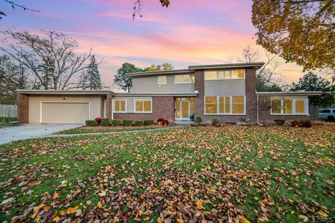 63 Benton, Saginaw, MI 48602