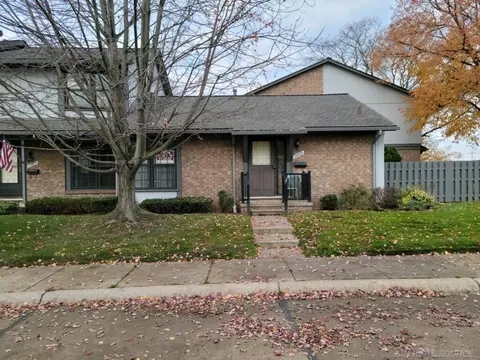 24989 Greenhill, Warren, MI 48091