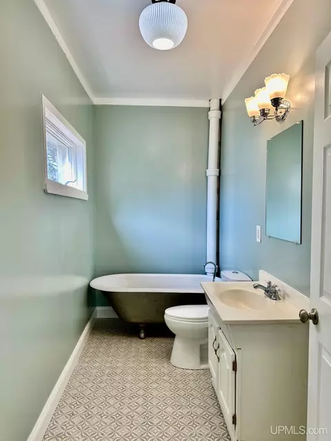 212 S 16th, Escanaba, MI 49829 photo 16