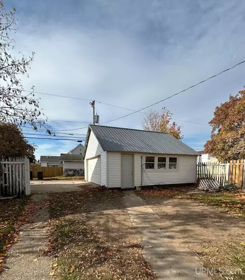 212 S 16th, Escanaba, MI 49829 photo 23