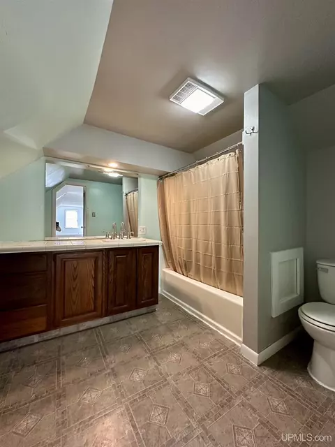 212 S 16th, Escanaba, MI 49829 photo 9
