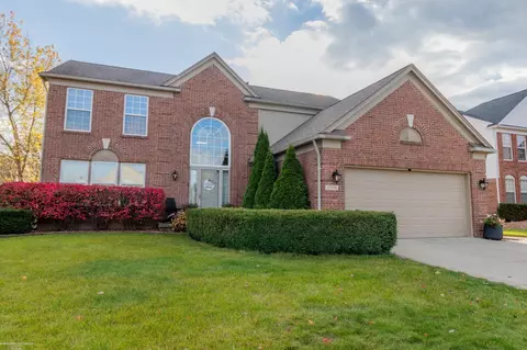 17776 Crescent Lk, Macomb, MI 48042