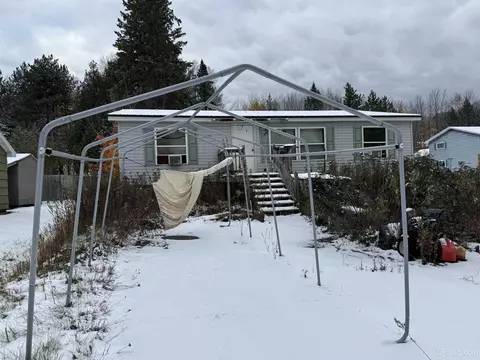 48551 Banfield, Dollar Bay, MI 49922