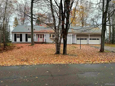 19196 Lakeshore, Ontonagon, MI 49953