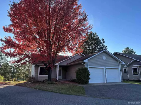 4 Red Fox Trl, Marquette, MI 49855