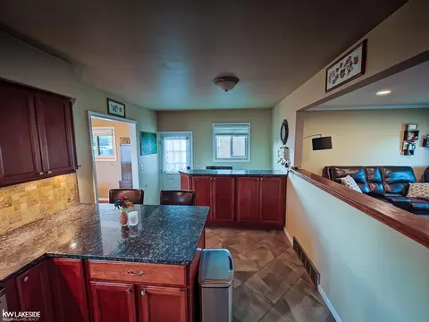 31474 Tecla, Warren, MI 48088 photo 4